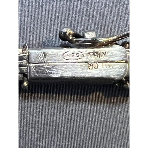 Vintage 16" Chevron Design Byzantine V Shaped Italian SS Necklace - Picture 3 of 5